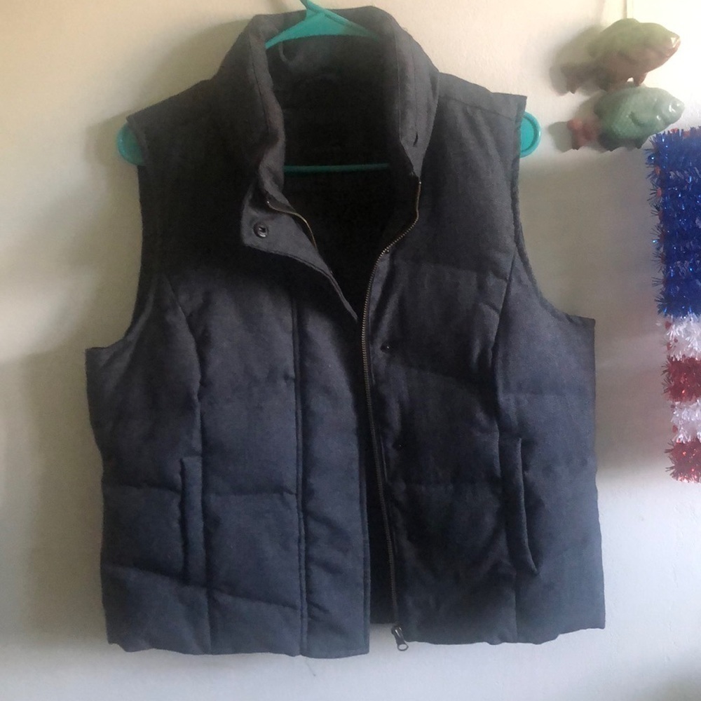Women’s puffy sleeveless Jacket light Gray Size Medium